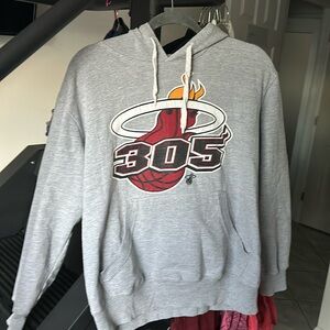 Boys large MIAMI HEAT sweater!